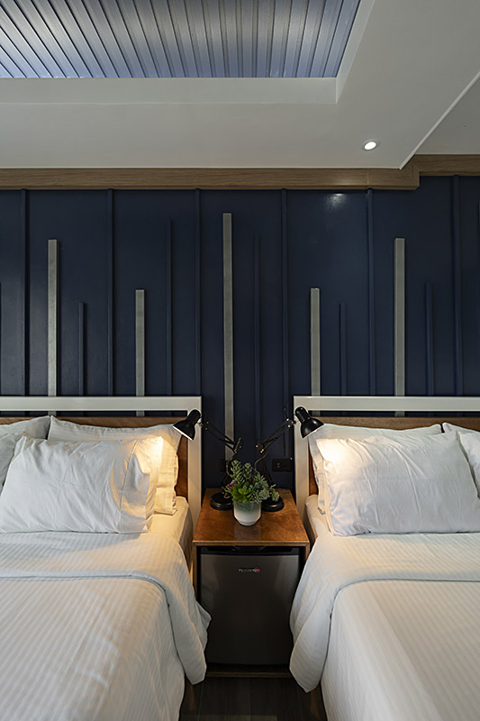 images/imagehover_remodel/Crystal%20Blue%200389.jpg#joomlaImage://local-images/imagehover_remodel/Crystal Blue 0389.jpg?width=533&height=800